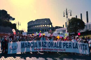 TRE GIORNI PER LA VITA A ROMA. CONFERENZE, PREGHIERA E SABATO SI MARCIA IN DIFESA DEI PIÙ DEBOLI. Marcia 2017 300x199