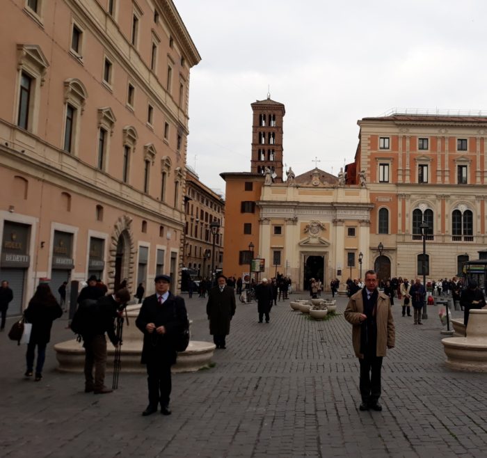 ROMA. IN SILENZIO IN PIAZZA PER ABBATTERE IL SILENZIO DEI VESCOVI. Acies 2 700x658