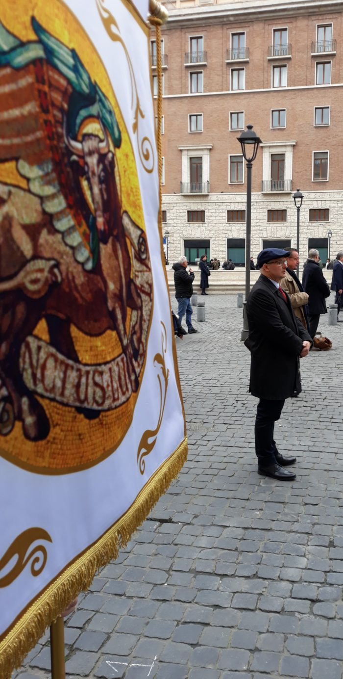 ROMA. IN SILENZIO IN PIAZZA PER ABBATTERE IL SILENZIO DEI VESCOVI. Acies 7 700x1384