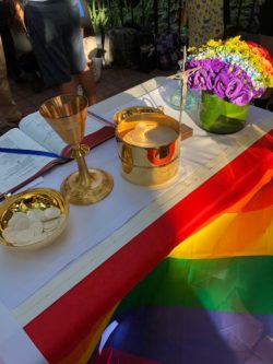 EMILIA: IL PD FORZA PER LA LEGGE FILO-LGBT. NONOSTANTE I LEGAMI POLITICI CON GLI ORRORI DI BIBBIANO. Altare Pride 250x333