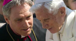 BXVI Gaenswein 250x136