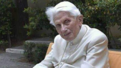 BXVI RESIGNED. CAVALCOLI: SWIFT WAS THE "BEAST" OF THE APOCALYPSE? Benedetto 93 Anni 250x141