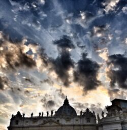 Mascarucci. Eutanasia Legale in Spagna. Ma il Vaticano Tace. San Pietro 210322 250x256