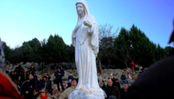 Mascarucci. Il Mistero del "Santuario" Pontificio di Medjugorje. Un Riconoscimento? Madonna Medj 250x143
