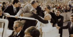 Mascarucci. L'Attentato a Wojtyla e la Chimera delle Complicità Vaticane... Papa Attentato 13 Maggio 250x127