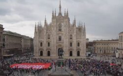 Milano, Migliaia di Persone in Piazza - Nonostante la Pioggia - contro il DDL Zan. Piazza Duomo 2 250x155