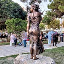 Sapri, la Spigolatrice e la Donna Sformata. Un Commento di Aurelio Porfiri. Sapri Spigolatrice