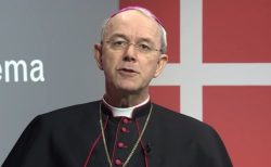 Aborto, Genocidio, Siero, Dittatura: mons. Schneider Parla Chiaro. Schneider 250x154