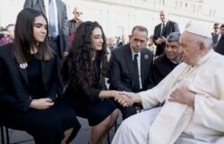 Papa Francesco e il Pianto delle Mamme. Vincenzo Fedele. PapaFrancFamiliariShireen 1 700x450 1 250x161