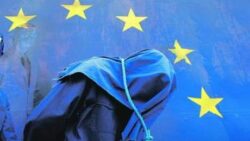 Europa Tiranna, Europei in Schiavitù. Lidia Sella. Unione Europea Schiavitu Dittatura 250x141