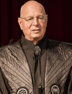 Viganò: el apoyo de Bergoglio a Davos confirma la profecia de Leon XIII Schwab Bergoglio 250x325