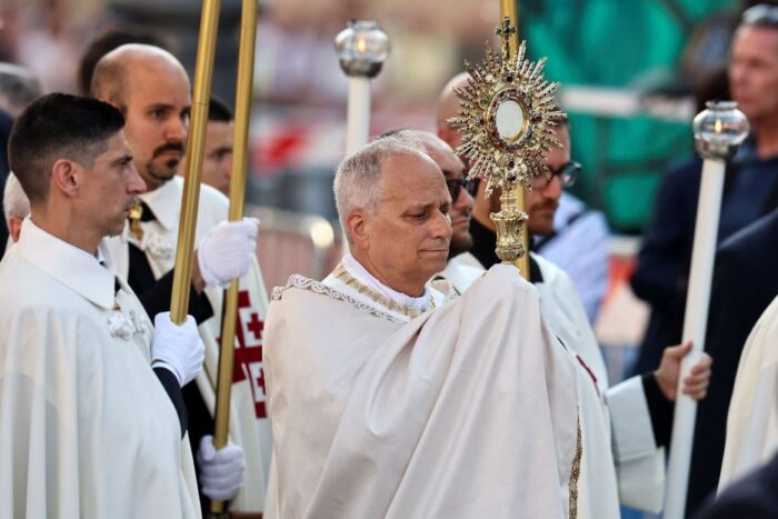 Papa Corpus Domini 700x467